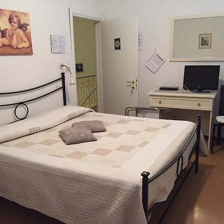 Hotel Plinio Лено Екстериор снимка