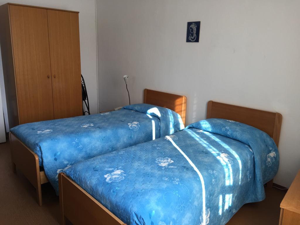 Hotel Plinio Лено Стая снимка