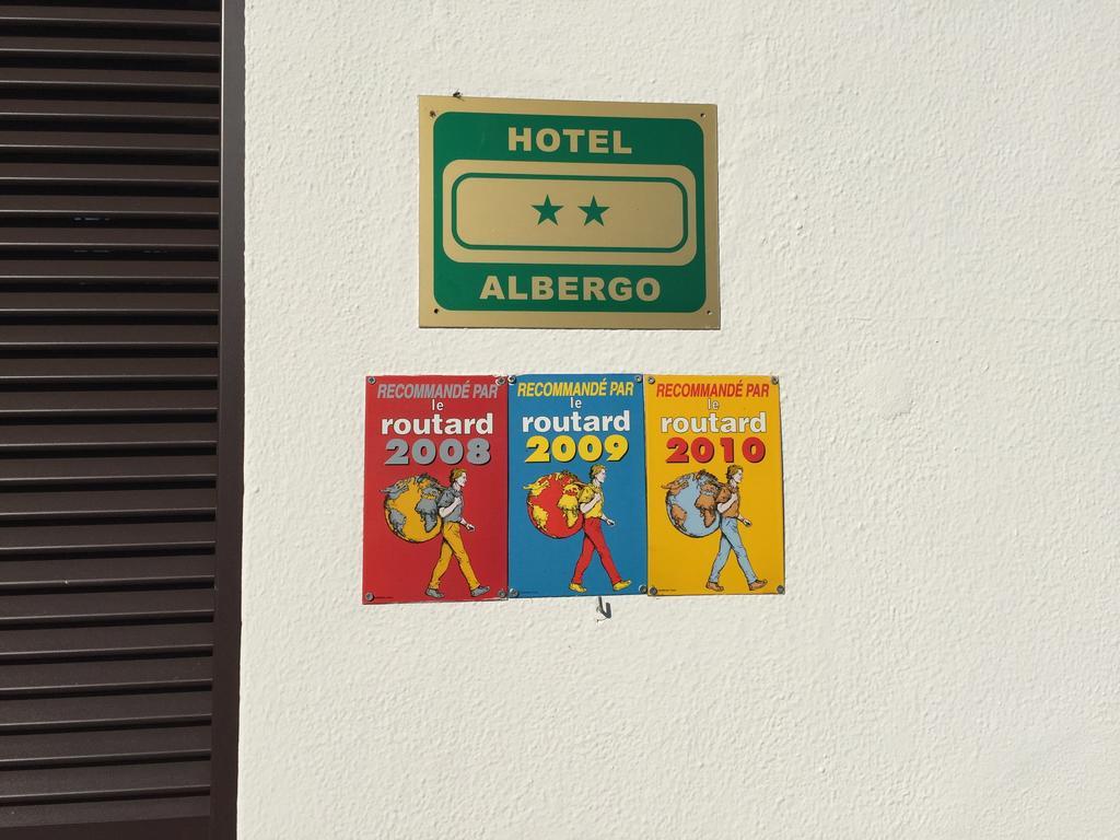 Hotel Plinio Лено Екстериор снимка