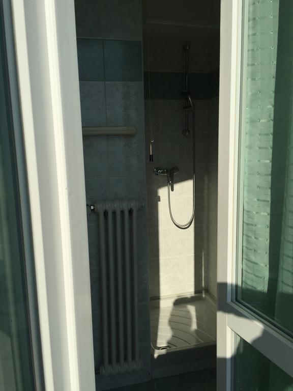 Hotel Plinio Лено Екстериор снимка