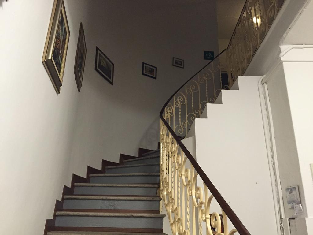 Hotel Plinio Лено Екстериор снимка